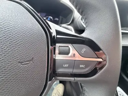 Photo 80 Peugeot 208  Hybrid 100 e-DCS6