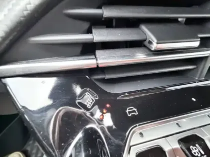 Photo 75 Peugeot 208  Hybrid 100 e-DCS6