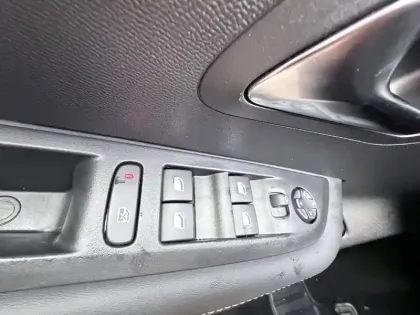 Photo 86 Peugeot 208  Hybrid 100 e-DCS6