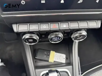 Photo 25 Renault Captur  E-Tech 145 - 21