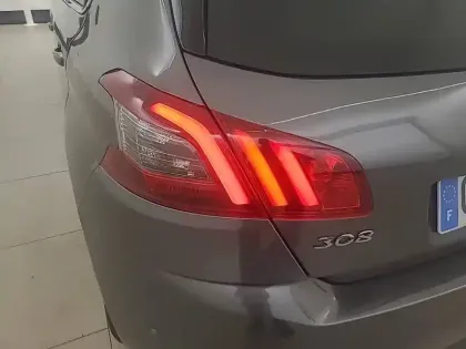 Photo 16 Peugeot 308  PureTech 130ch S&S EAT8