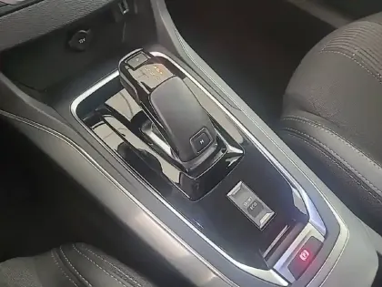 Photo 13 Peugeot 308  PureTech 130ch S&S EAT8