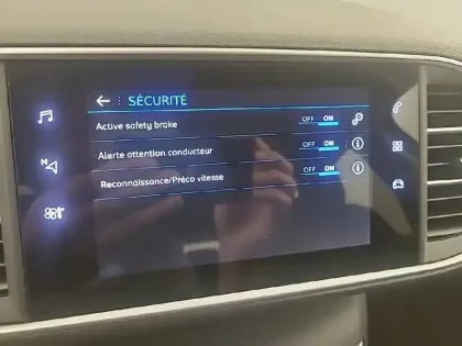 Photo 19 Peugeot 308  PureTech 130ch S&S EAT8