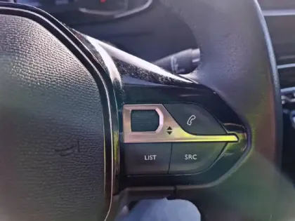 Photo 96 Peugeot 2008  PureTech 100 S&S BVM6