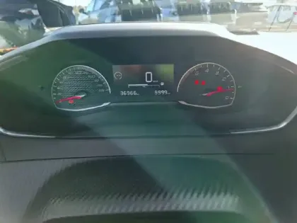 Photo 35 Peugeot 2008  PureTech 100 S&S BVM6