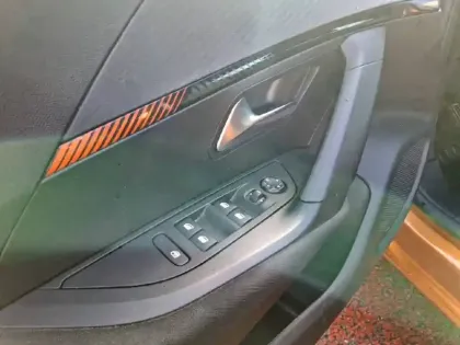 Photo 40 Peugeot 2008  PureTech 100 S&S BVM6