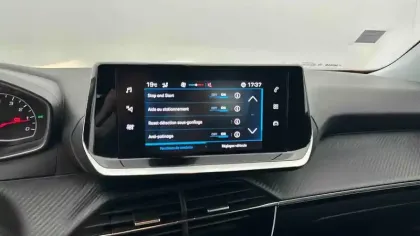 Photo 128 Peugeot 2008  PureTech 100 S&S BVM6
