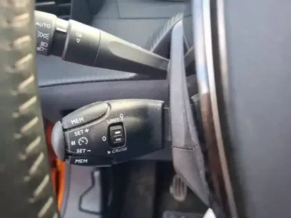 Photo 47 Peugeot 2008  PureTech 100 S&S BVM6