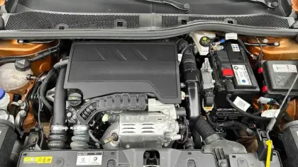 Photo 125 Peugeot 2008  PureTech 100 S&S BVM6