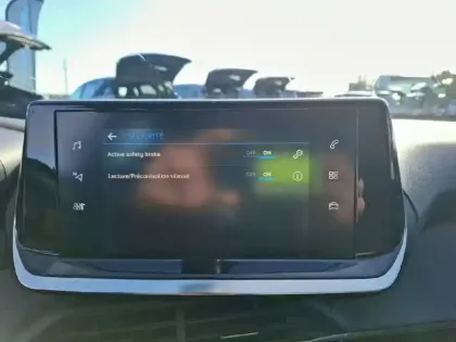 Photo 50 Peugeot 2008  PureTech 100 S&S BVM6