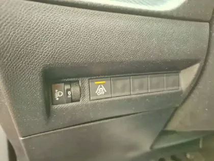 Photo 74 Peugeot 2008  PureTech 100 S&S BVM6