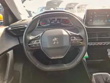 Photo 60 Peugeot 2008  PureTech 100 S&S BVM6