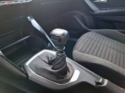 Photo 13 Peugeot 2008  PureTech 100 S&S BVM6