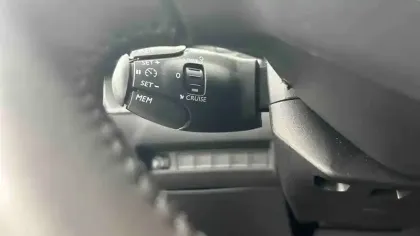 Photo 16 Peugeot 208  Hybrid 110 ch e-DCS6
