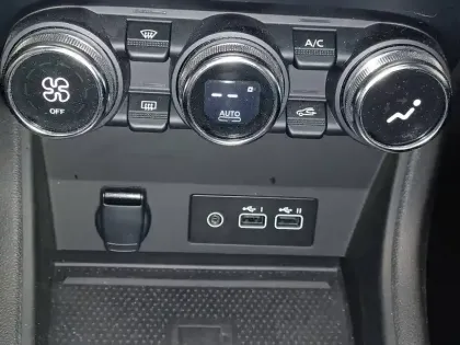 Photo 38 Renault Captur  E-Tech full hybrid 145