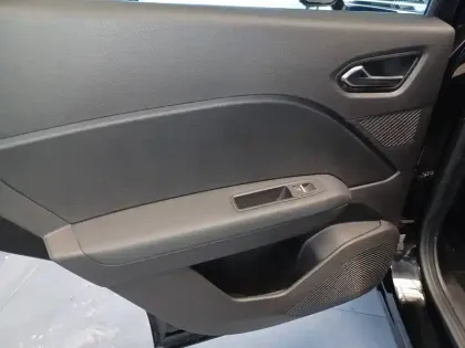 Photo 30 Renault Captur  E-Tech full hybrid 145