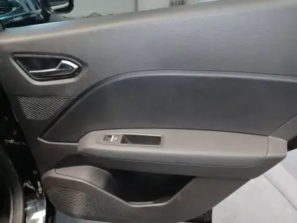 Photo 17 Renault Captur  E-Tech full hybrid 145