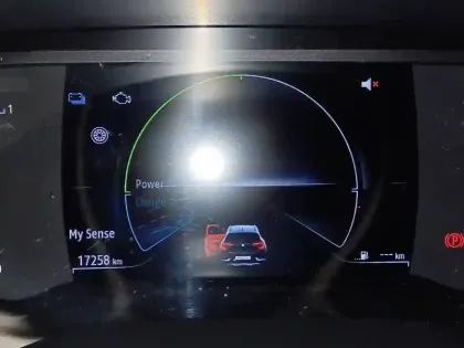 Photo 36 Renault Captur  E-Tech full hybrid 145