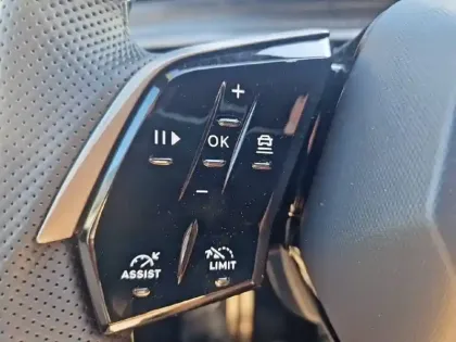 Photo 14 Peugeot 5008  Plug-in Hybrid 225 ch e-DCS7
