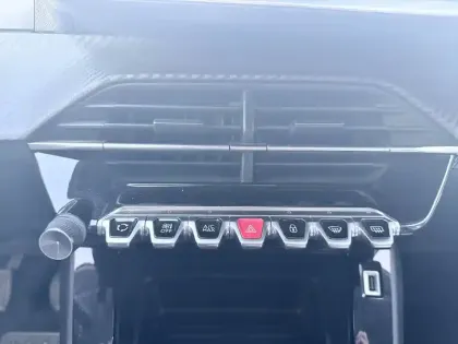 Photo 77 Peugeot 208  PureTech 75 S&S BVM5