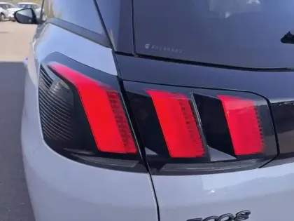 Photo 16 Peugeot 3008  Puretech 180ch S&S EAT8