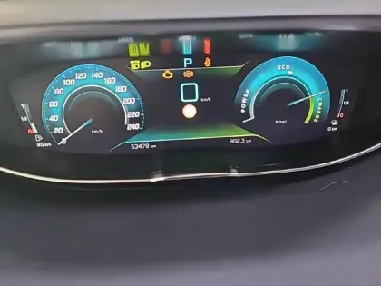 Photo 81 Peugeot 3008  Hybrid 225 e-EAT8