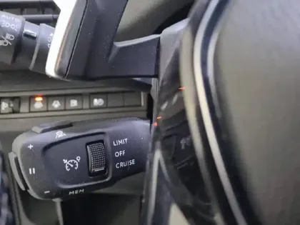 Photo 99 Peugeot 3008  Hybrid 225 e-EAT8
