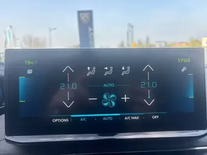 Photo 18 Peugeot 3008  Hybrid 225 e-EAT8