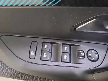 Photo 54 Peugeot 2008 Gén. II Ph1 NG Style 5