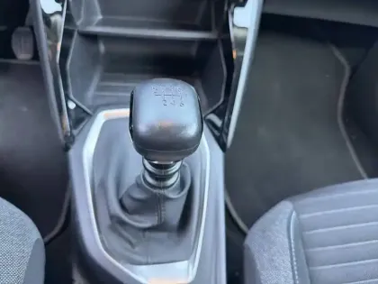 Photo 13 Peugeot 2008  PureTech 100 S&S BVM6