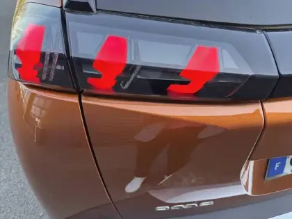 Photo 16 Peugeot 2008  PureTech 100 S&S BVM6