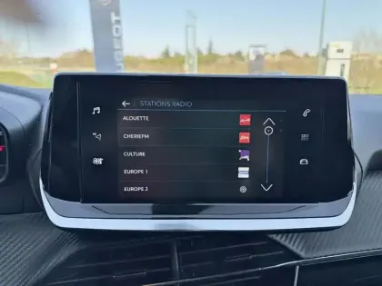 Photo 20 Peugeot 2008  PureTech 100 S&S BVM6