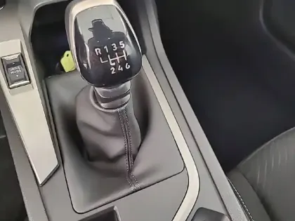 Photo 40 Peugeot 308  PureTech 110ch S&S BVM6