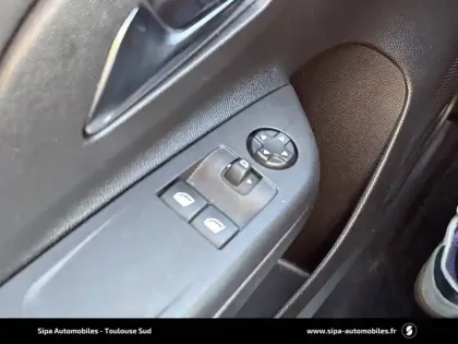 Photo 84 Opel Corsa Gén. VI Ph1 NG Elegance Business 5