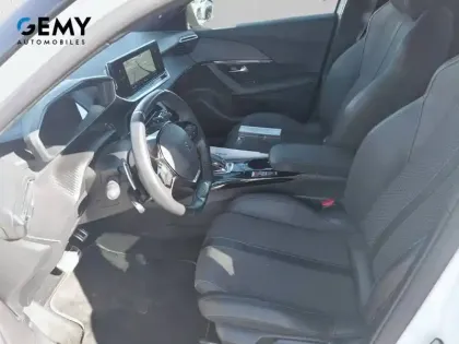 Photo 8 Peugeot 2008  PureTech 130 S&S EAT8