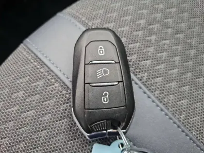 Photo 17 Peugeot 2008 Gén. II Ph1 NG Allure 5