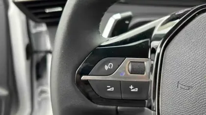 Photo 13 Peugeot 208  Hybrid 100 e-DCS6