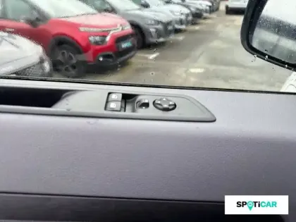 Photo 39 Peugeot Expert  Standard Electrique 75 kWh 136ch