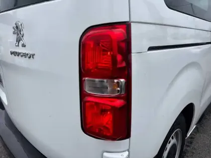 Photo 16 Peugeot Expert  Standard Electrique 75 kWh 136ch