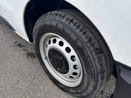 Photo 12 Peugeot Expert  Standard Electrique 75 kWh 136ch