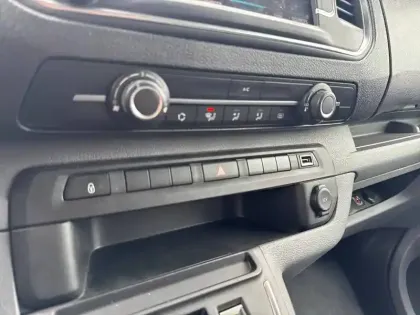 Photo 20 Peugeot Expert  Standard Electrique 75 kWh 136ch