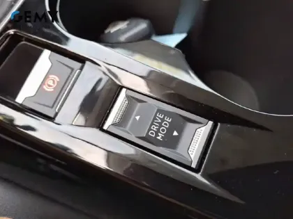 Photo 23 Peugeot 208  BlueHDi 100 S&S BVM6