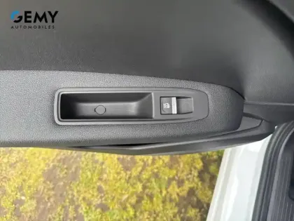 Photo 15 Renault Captur  E-Tech full hybrid 145