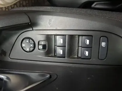 Photo 17 Peugeot 2008  PureTech 100 S&S BVM6