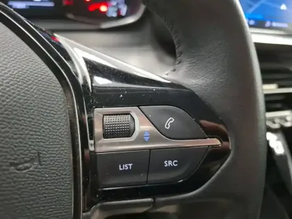 Photo 15 Peugeot 2008  PureTech 100 S&S BVM6