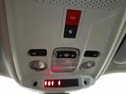 Photo 29 Peugeot 2008  PureTech 100 S&S BVM6