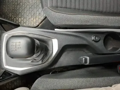 Photo 28 Peugeot 2008  PureTech 100 S&S BVM6