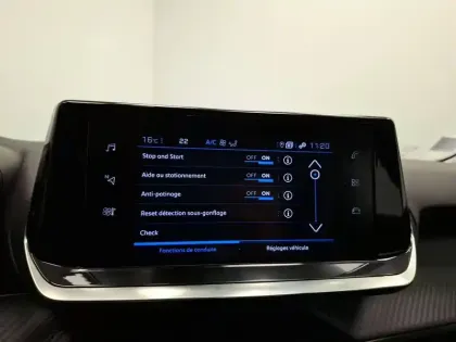 Photo 24 Peugeot 2008  PureTech 100 S&S BVM6