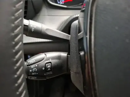 Photo 16 Peugeot 2008  PureTech 100 S&S BVM6