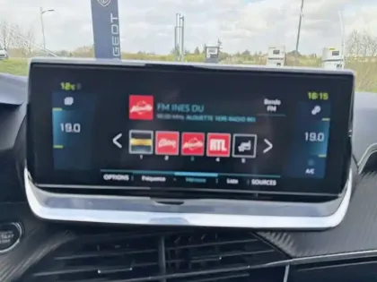 Photo 13 Peugeot 208  Electrique 50 kWh 136ch